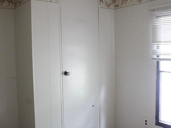 3rd image of 104 Moss Dr