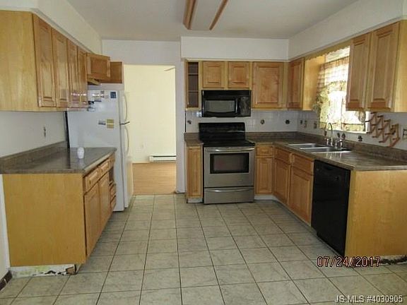 5th image of 13 Westwood Dr