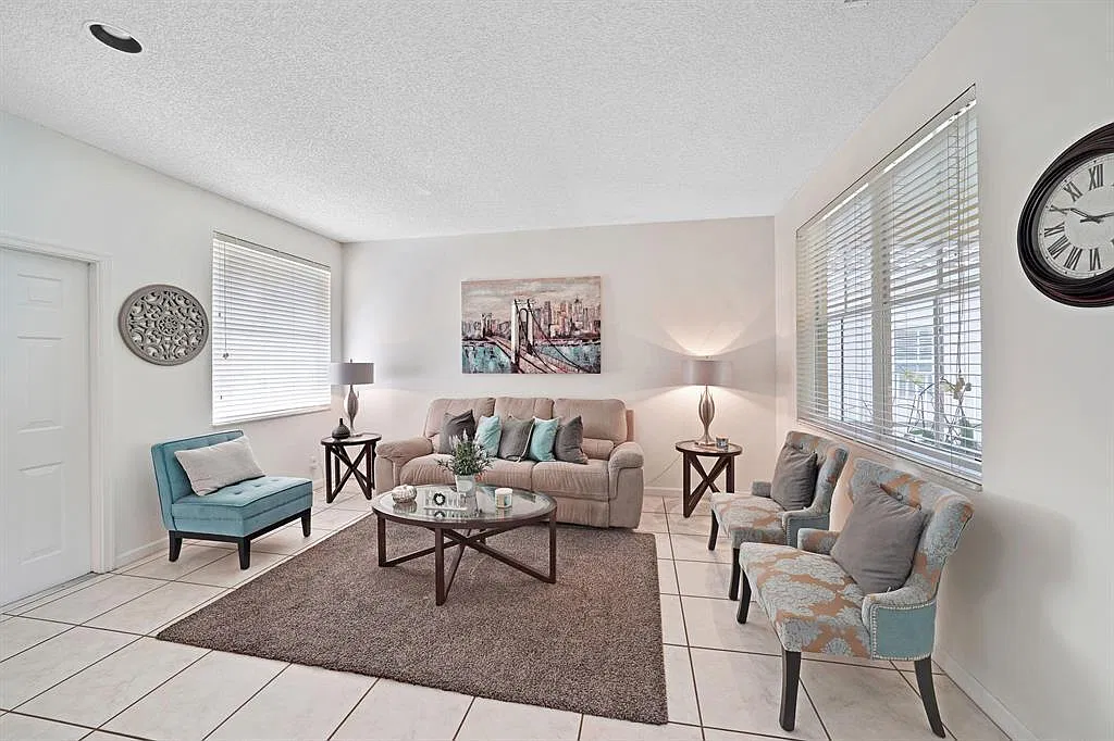 4 bed, 2.5 bath, 2256 sqft, $4,900 — Photo 4