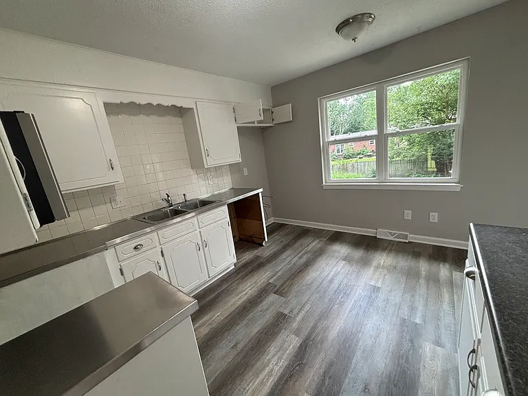 2904 NW Bristol Ct — Photo 3