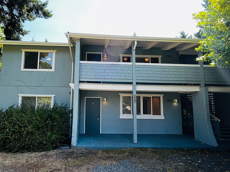 650 Ericksen Avenue NE — Photo 15