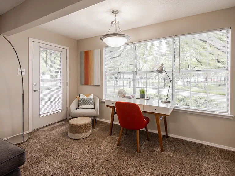 Riverset Apartments — Photo 9