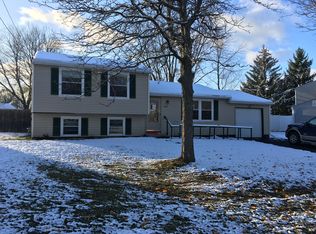 7409 Farmstead Rd, Liverpool, NY 13088