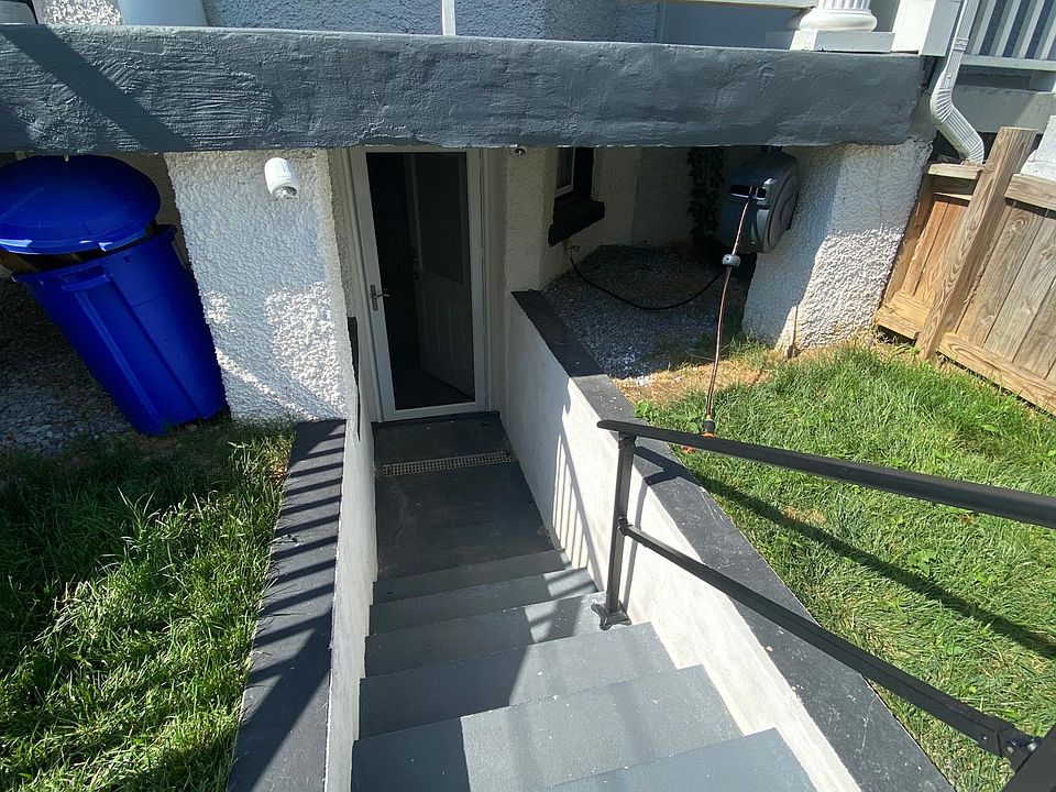 Separate entrance to basement