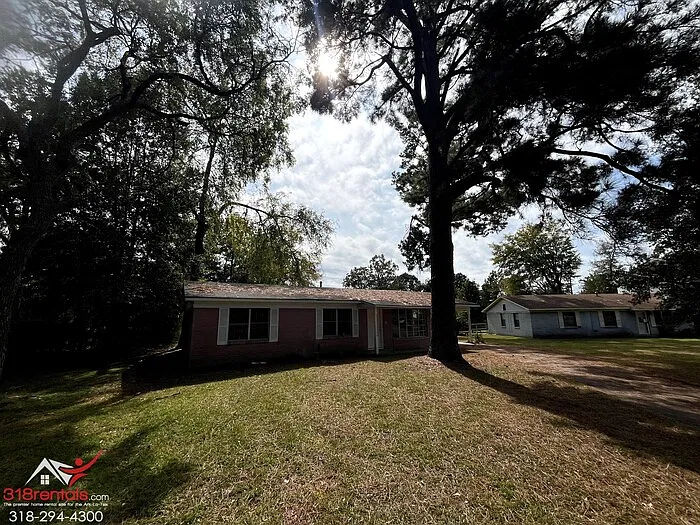 3 bed, 1.5 bath, $1,350 — Photo 2