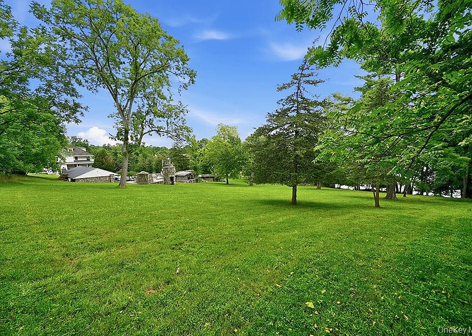 2nd image of 7.5 Lake Avenue