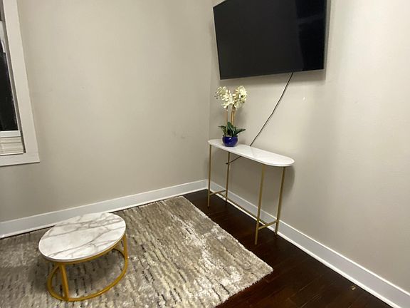 2nd image of 107 Magnolia Ave #B