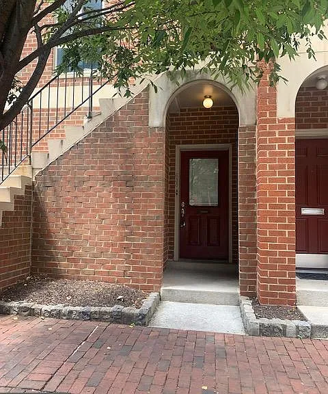 638 S Charles St #R-19 — Photo 1