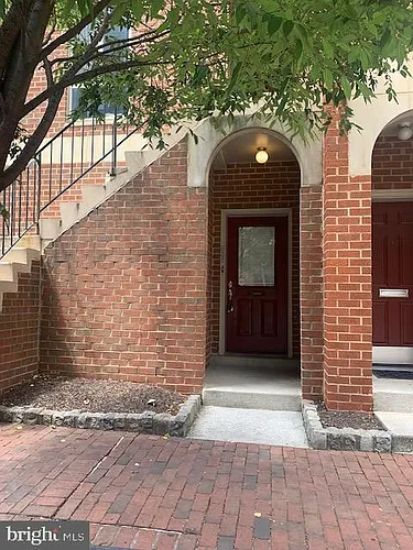 638 S Charles St #R-19 Photo 1
