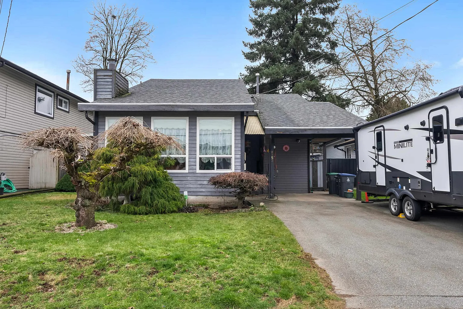 8153 122a St photo 1