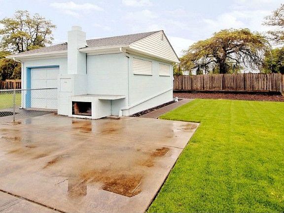 Side view garden space behind garage.