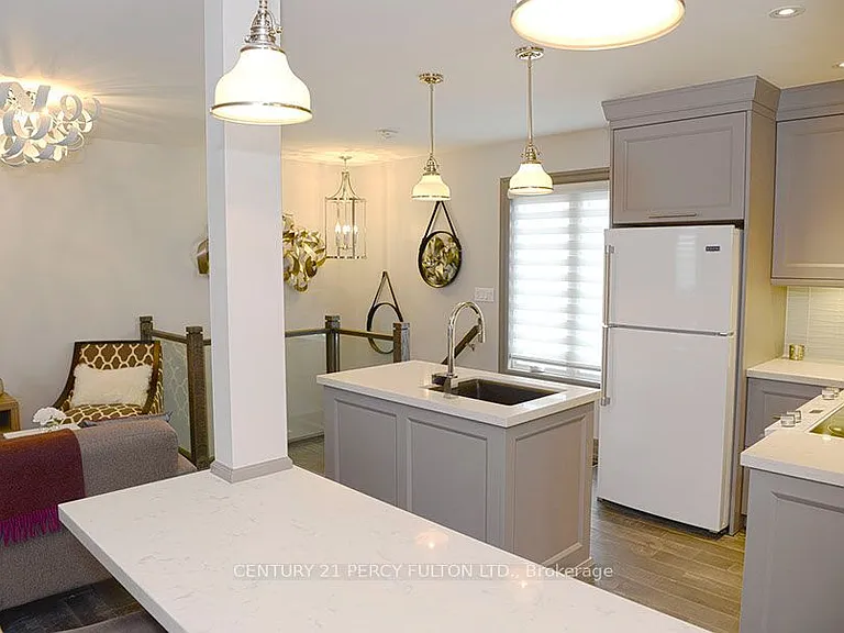44 Hawkridge Ave #COACH HOUSE — Photo 5