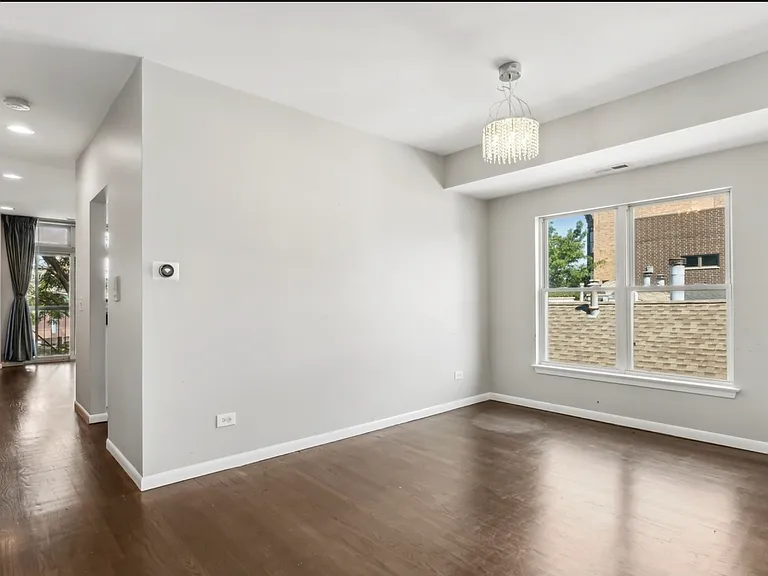 2135 N Southport Ave #301 — Photo 4