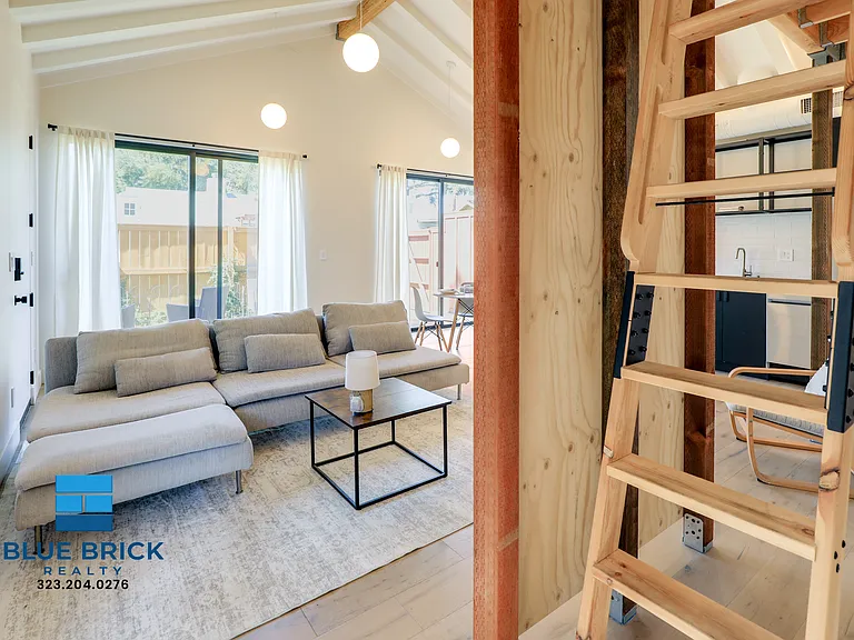 14120 Archwood St — Photo 21