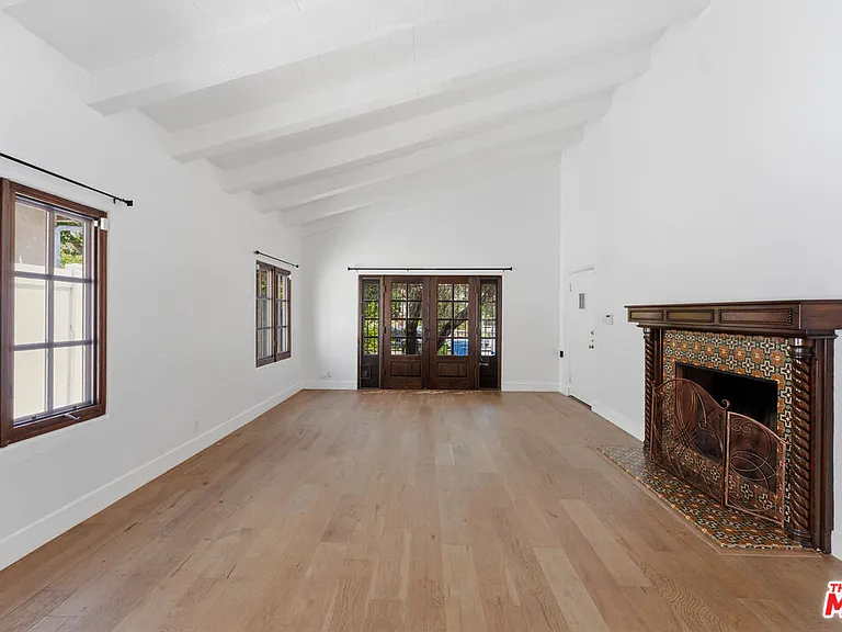 537 N Poinsettia Pl — Photo 3
