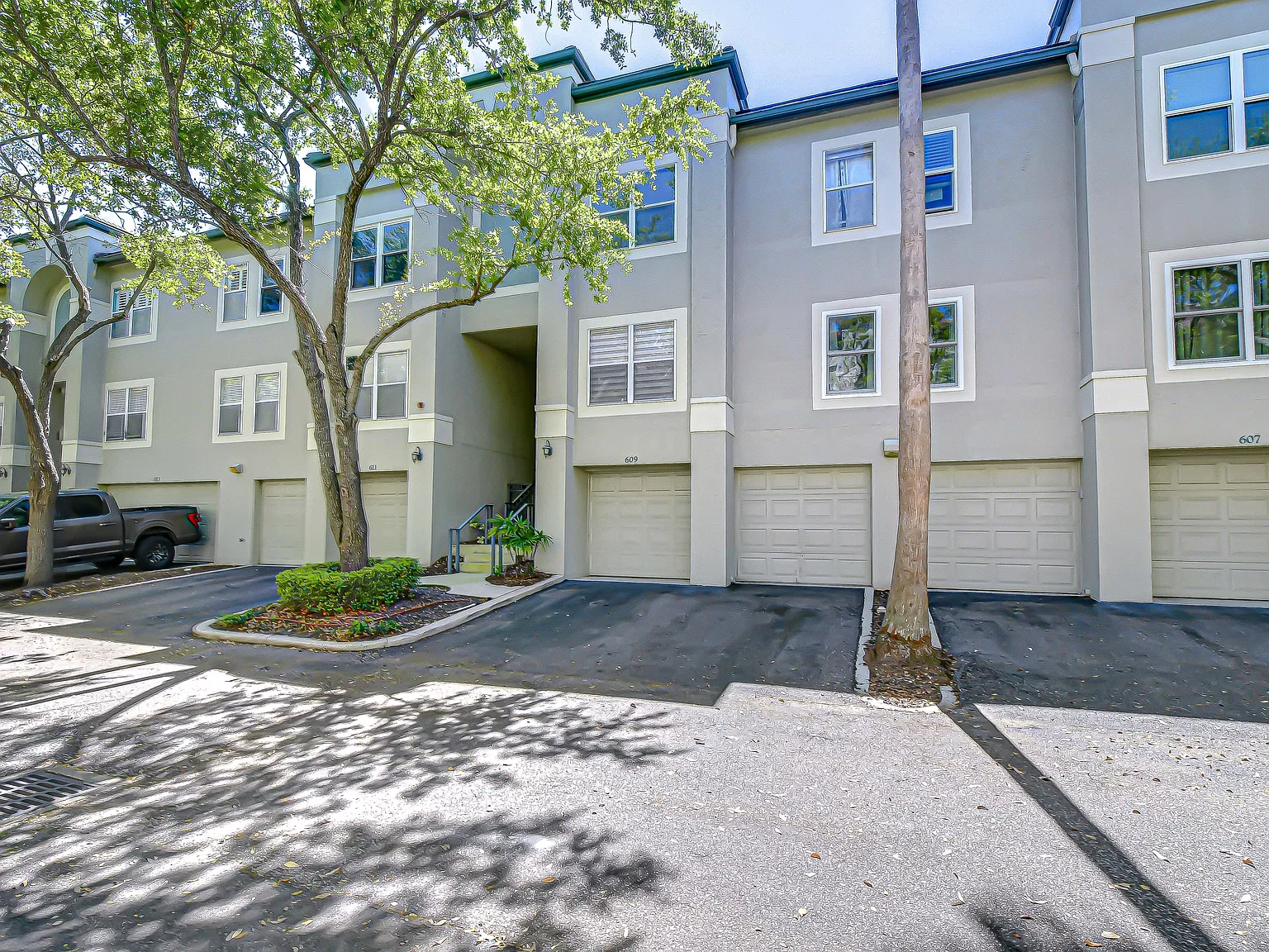 2 bed, 1225 sqft, $3,900 — Photo 1