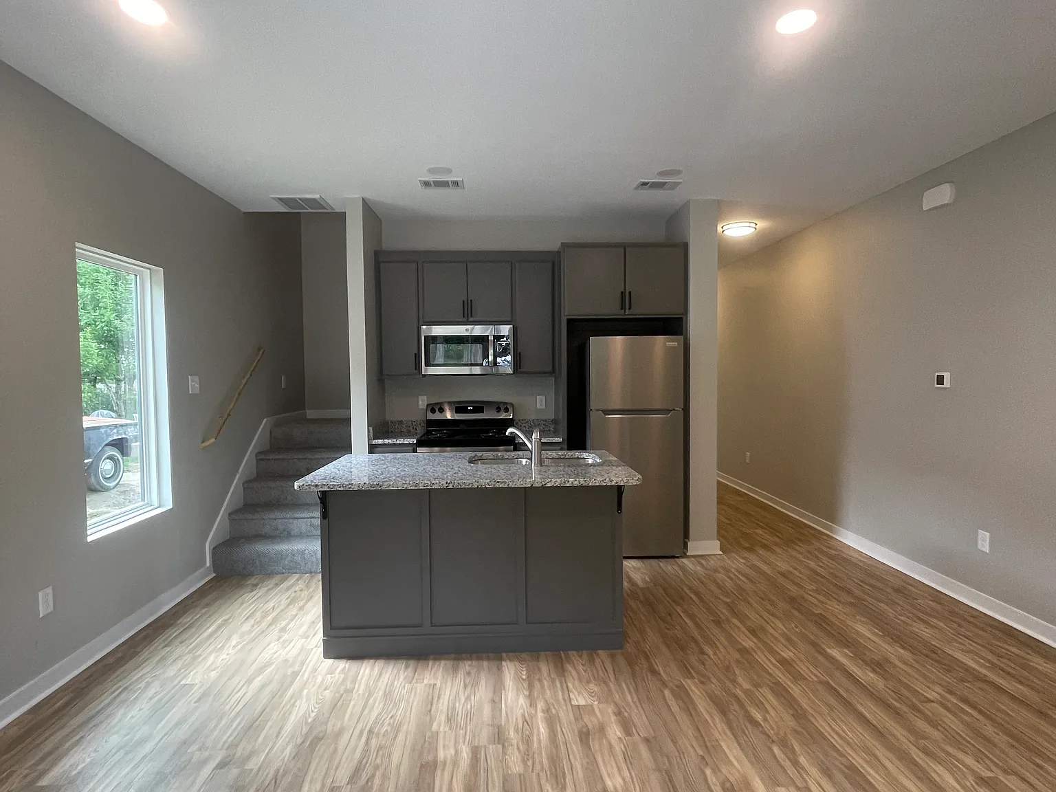 3 bed, 2.5 bath, 1250 sqft, $1,550 — Photo 3