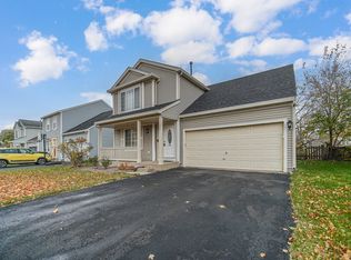 326 E Quaker Hollow Ln, Round Lake Beach, IL 60073