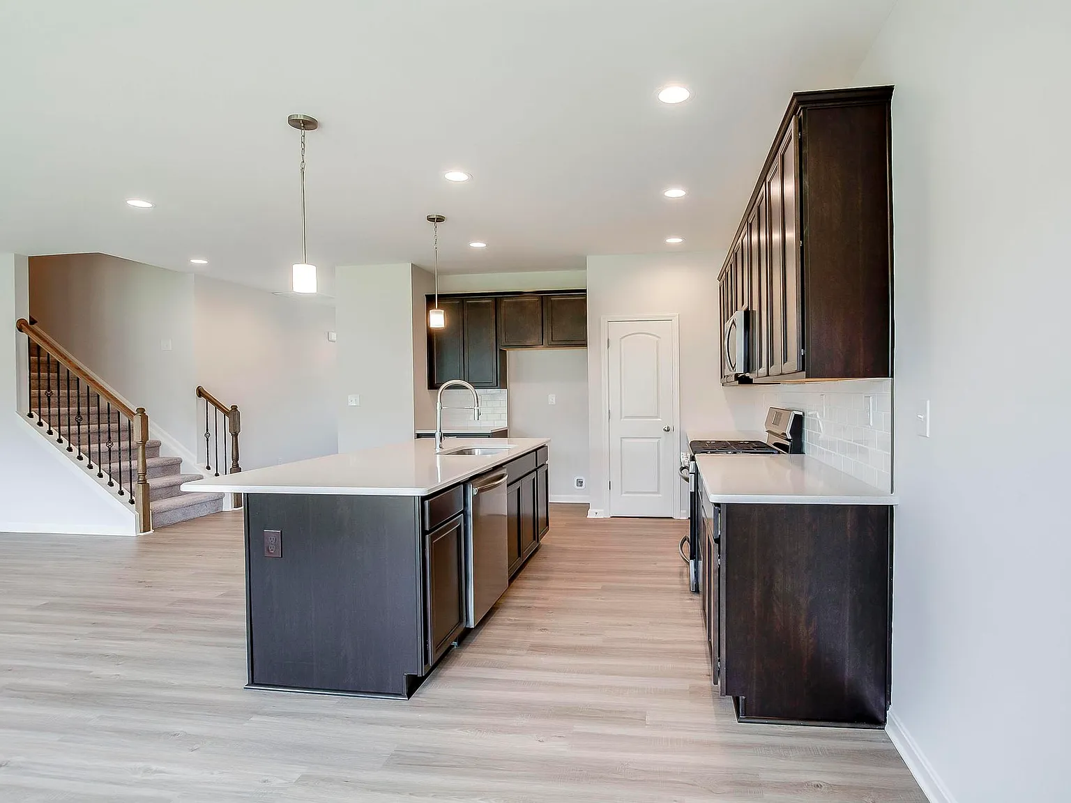 4 bed, 2627 sqft, $3,000 — Photo 3
