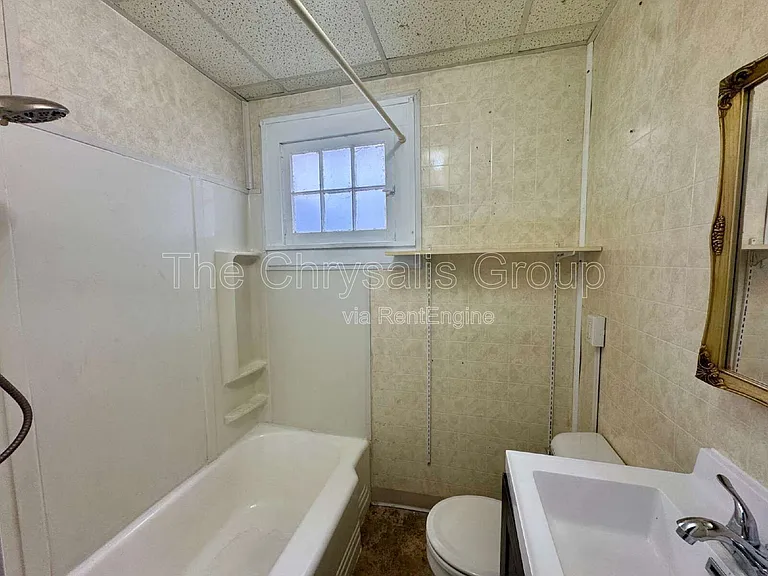725 Joliet St — Photo 4