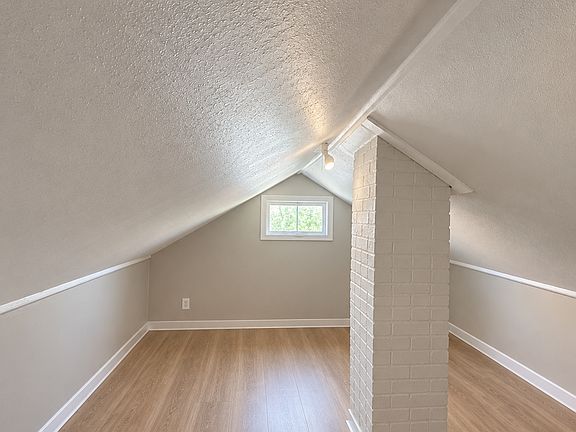 5th image of 912 Park Ave