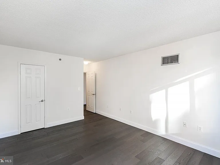 4801 Fairmont Ave #713 — Photo 15