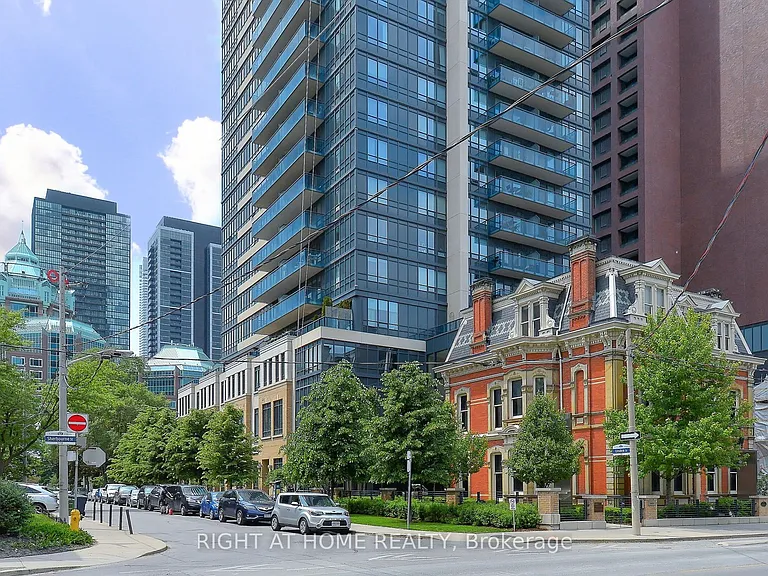 28 Linden St #1405 — Photo 6