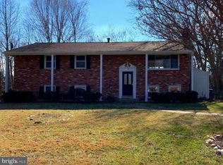 8501 Fairburn Dr, Springfield, VA 22152