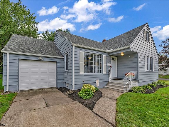 3rd image of 1046 Foster Ave