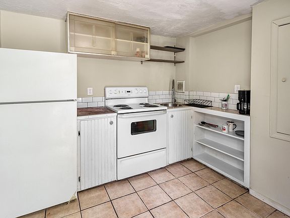 4th image of 433 Beach 63rd St #2