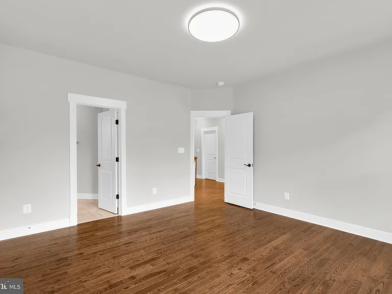 2233 N Underwood St — Photo 36