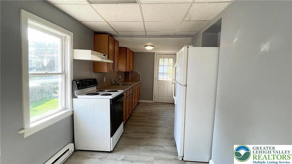 2 bed, 1.0 bath, 1054 sqft, $1,600 — Photo 4