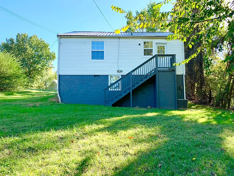 47 Maple St — Photo 17