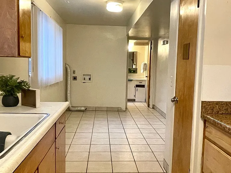 2855 Adams Ave — Photo 8