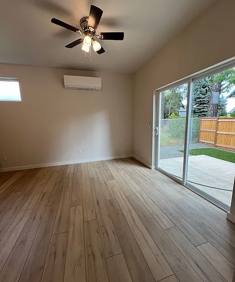 910 Hardcastle Ave — Photo 6