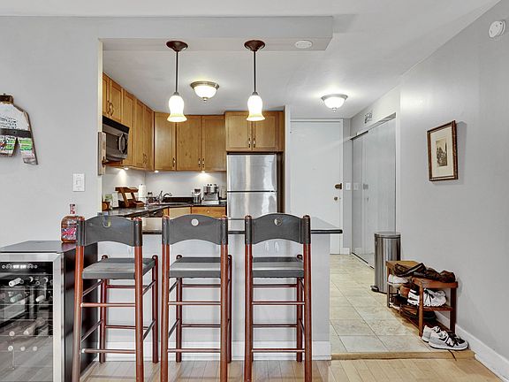 5th image of 1660 N Lasalle St #205