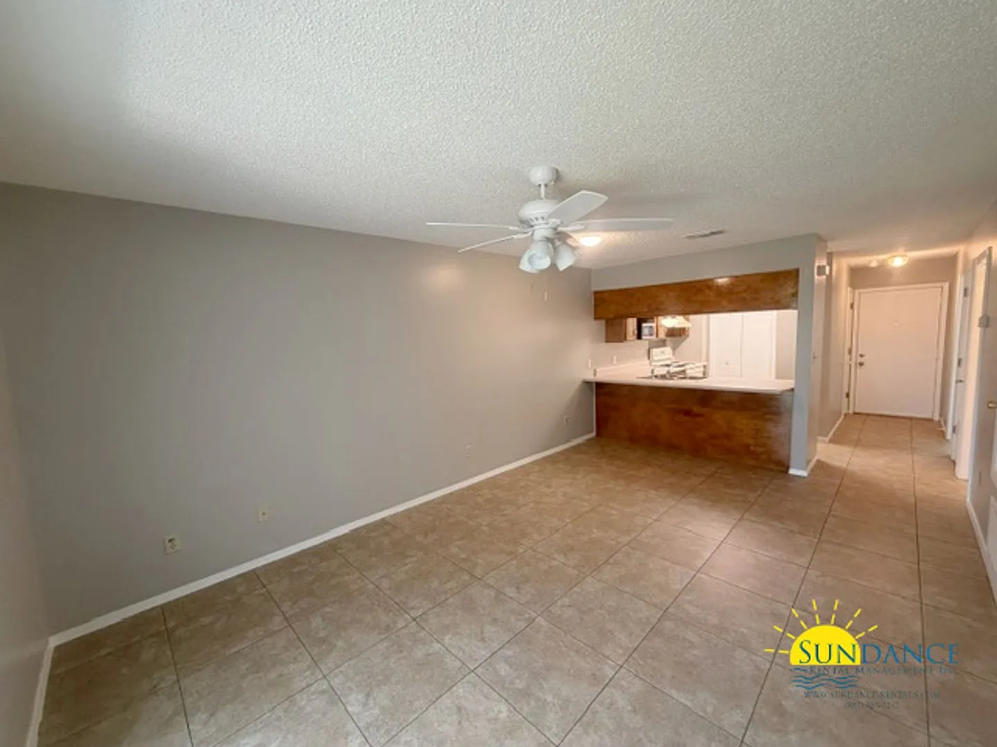 Freshly Painted 2 Bedroom 2 Bathroom Unit in Niceville! — Photo 2