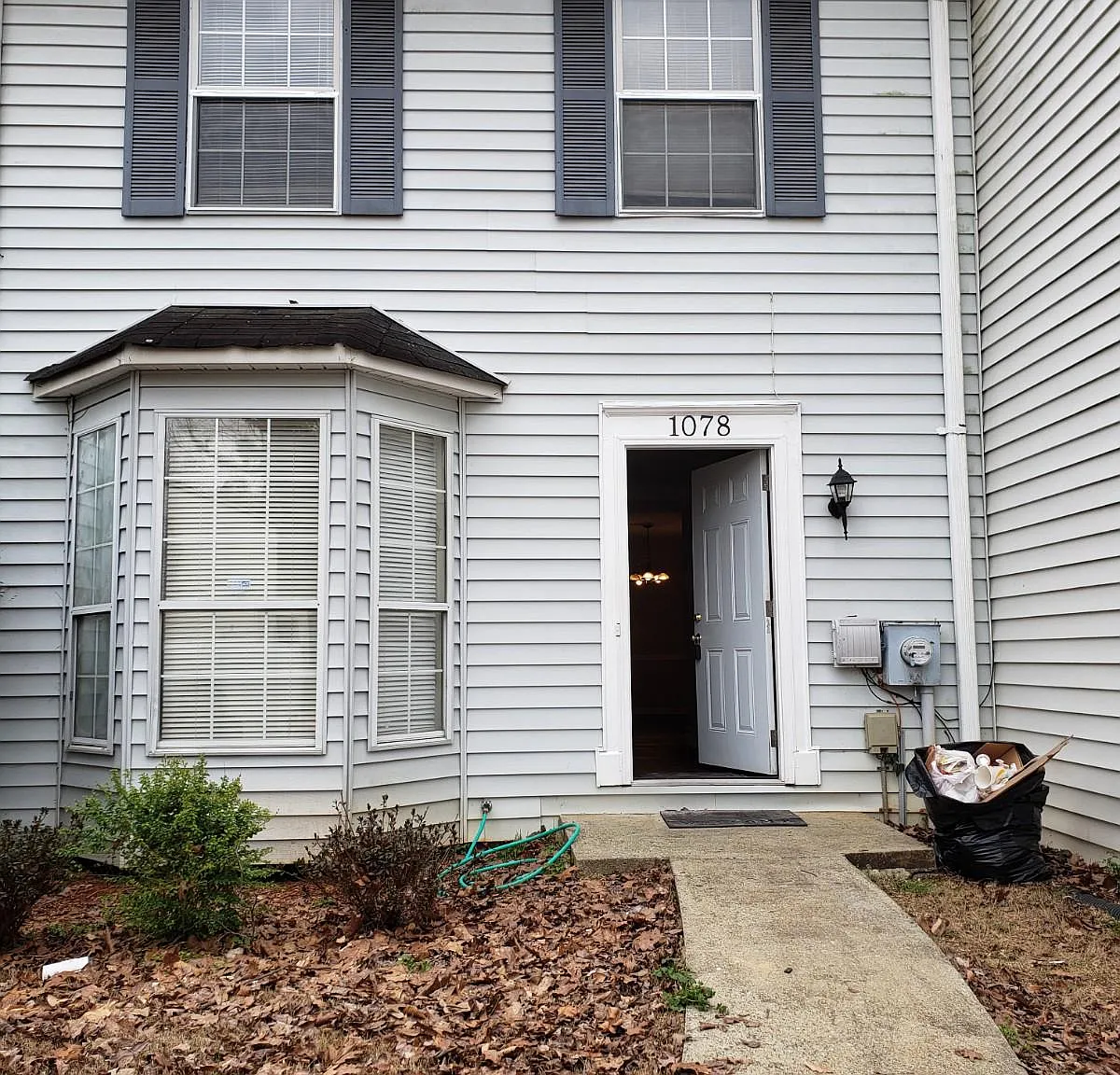 2 bed, 1292 sqft, $1,600 — Photo 1