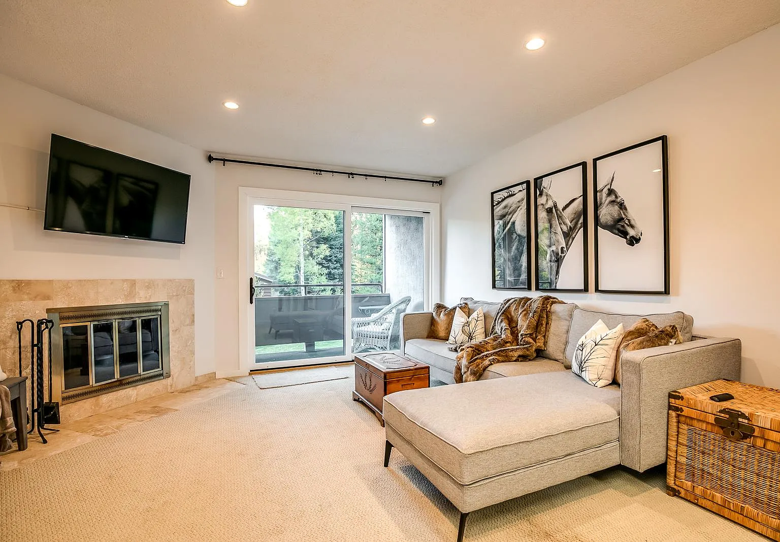 2 bed, 1010 sqft, $3,200 — Photo 1