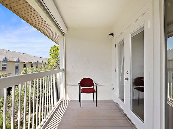 4th image of 371 Madeira Cir