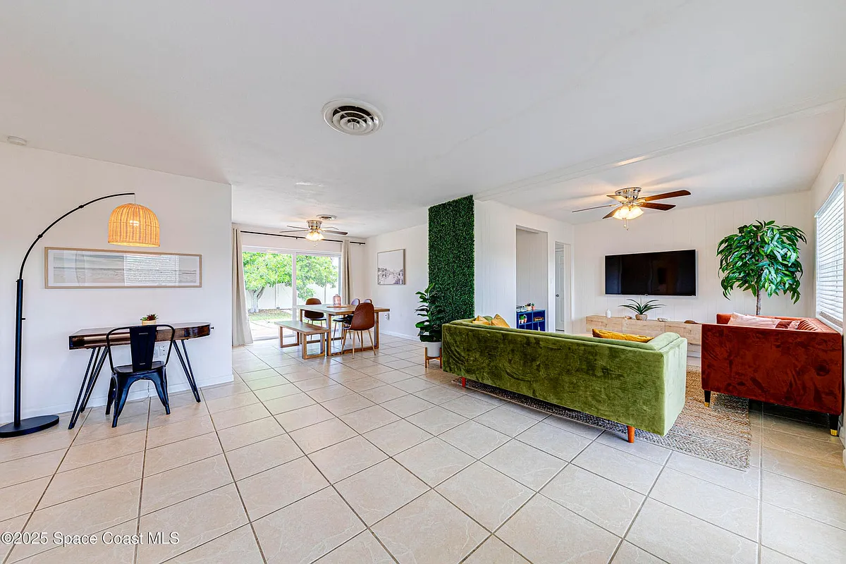 Building Photo - 130 Melaleuca Dr