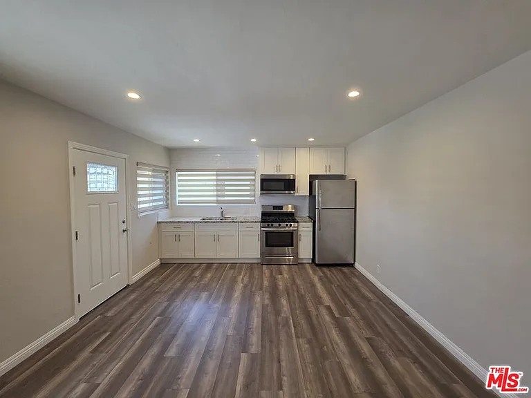 2012 S Holt Ave #2014 — Photo 3