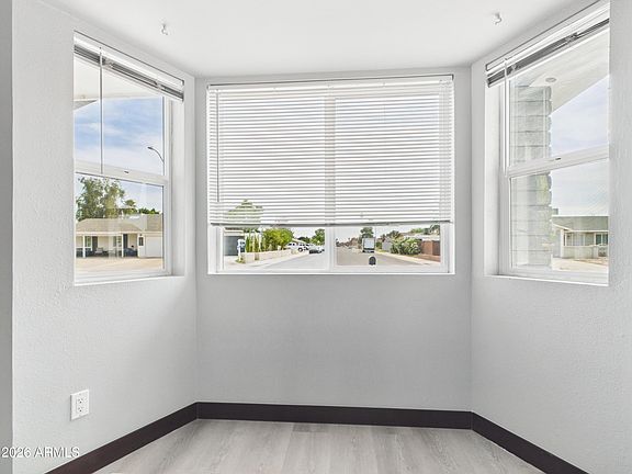 3rd image of 6038 W Marconi Avenue