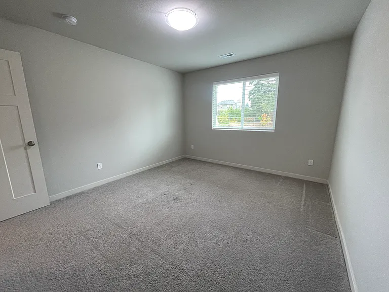 8775 SW Mohegan Ln — Photo 27