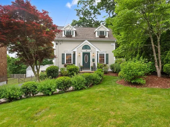 39 Park Ave, Wellesley, MA 02481