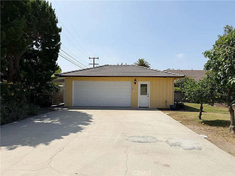 416 Drake Rd — Photo 26