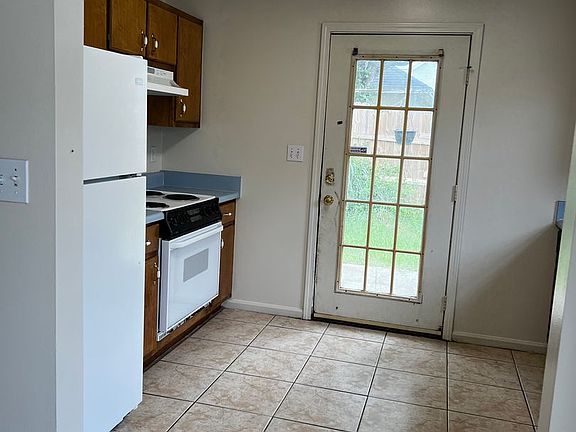 2nd image of 1128 Sweetbriar Sta