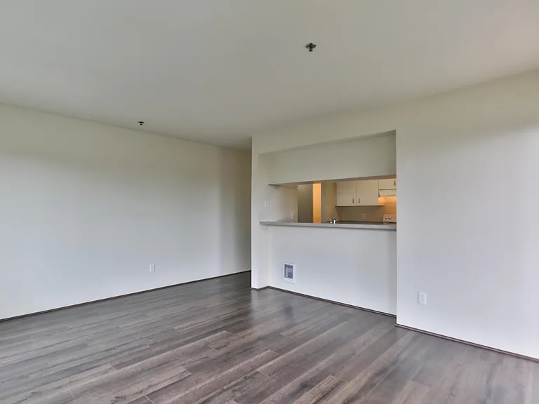 Charbonneau Apartments — Photo 31