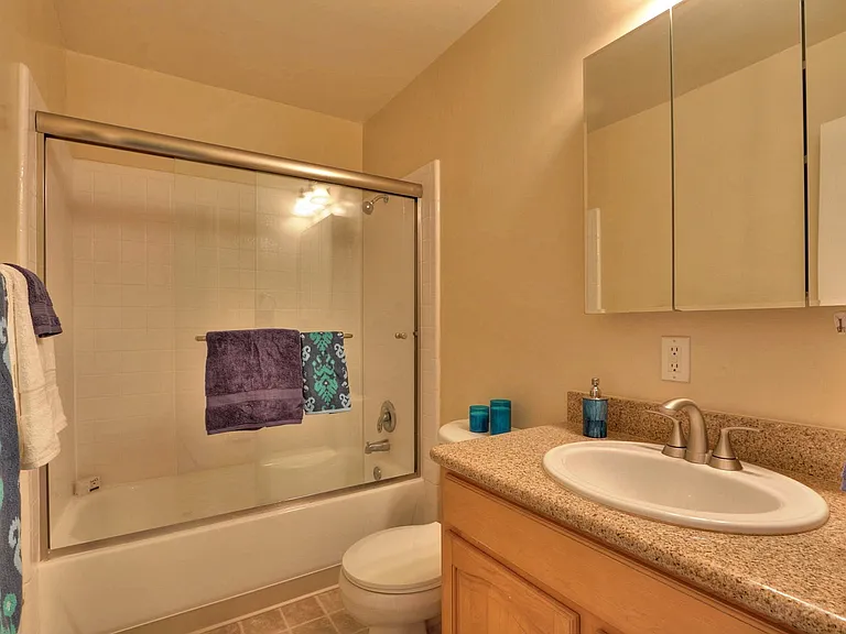 570 University Ave #21 — Photo 8