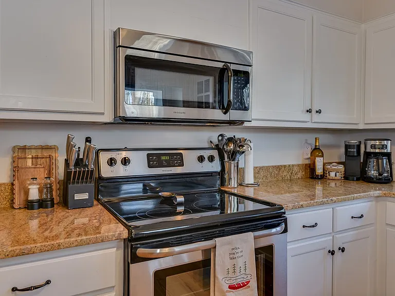 1136 Jamaica Ave — Photo 9